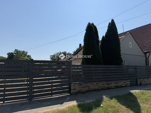 Eladó családi ház, Siklóson, Baross Gábor utcában 46 M Ft