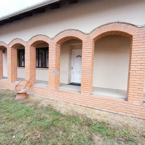 Eladó családi ház, Sándorfalván 110 M Ft, 4 szobás
