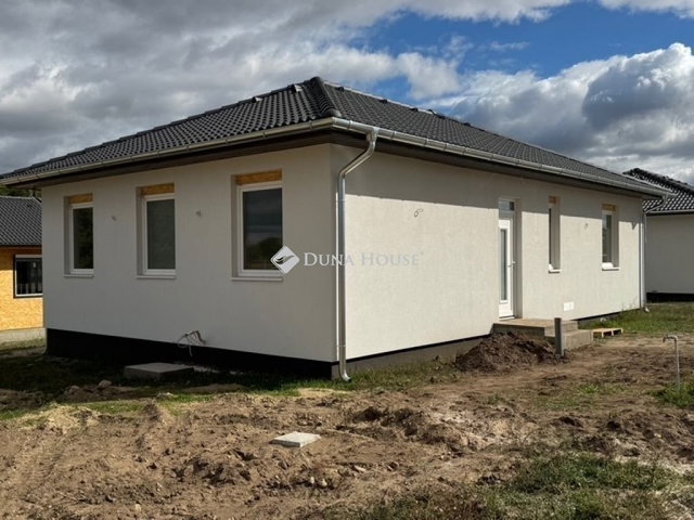 Eladó családi ház, Kecskeméten 83.9 M Ft, 4 szobás