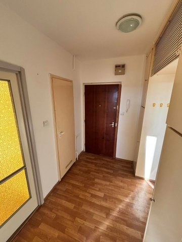 Eladó panellakás, Komlón 24.9 M Ft, 1+1 szobás