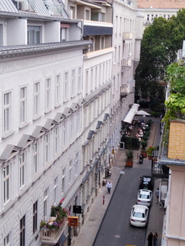 Eladó téglalakás, Budapesten, VI. kerületben 123 M Ft, 2 szobás