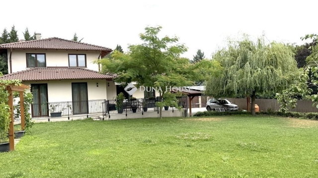 Eladó családi ház, Szentendrén 184.9 M Ft, 4 szobás