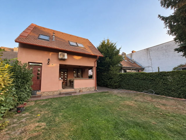 Eladó családi ház, Budapesten, XV. kerületben 195 M Ft, 8 szobás