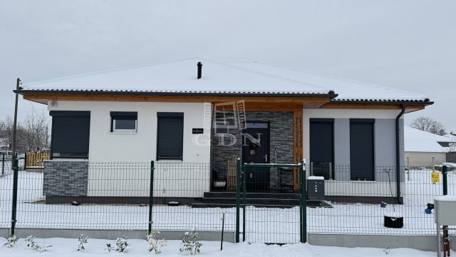 Eladó családi ház, Kecskeméten 81.5 M Ft, 2 szobás