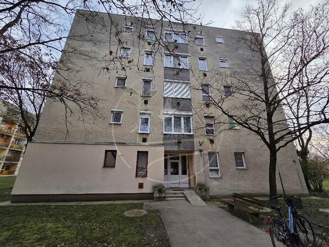 Eladó téglalakás, Gyulán 29.99 M Ft, 2 szobás