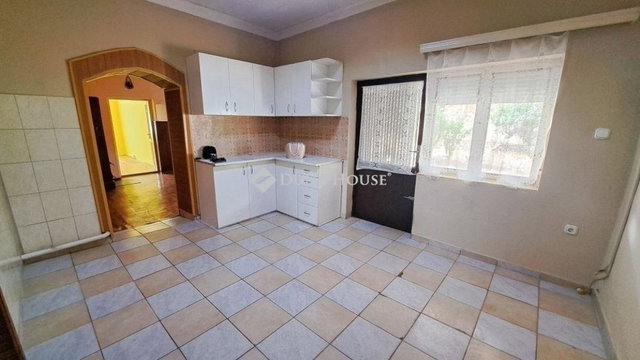 Eladó családi ház, Tápiószecsőn 49.9 M Ft, 3 szobás