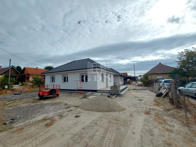 Eladó ikerház, Dabason 89.99 M Ft, 4 szobás