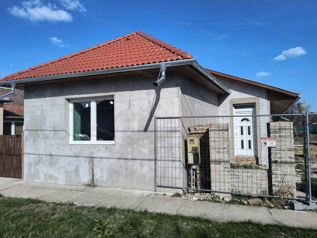 Eladó családi ház, Törökszentmiklóson 32.8 M Ft, 1+1 szobás