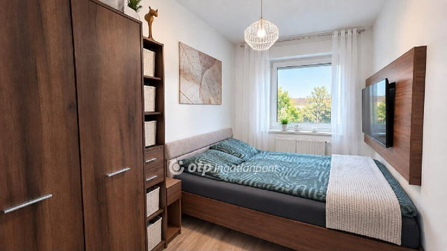Eladó téglalakás, Győrött 99 M Ft, 3 szobás