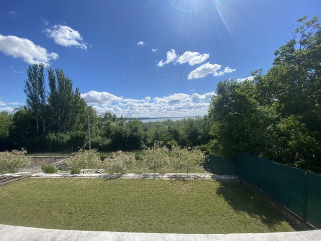 Eladó nyaraló, Balatonalmádiban 79.9 M Ft, 3 szobás
