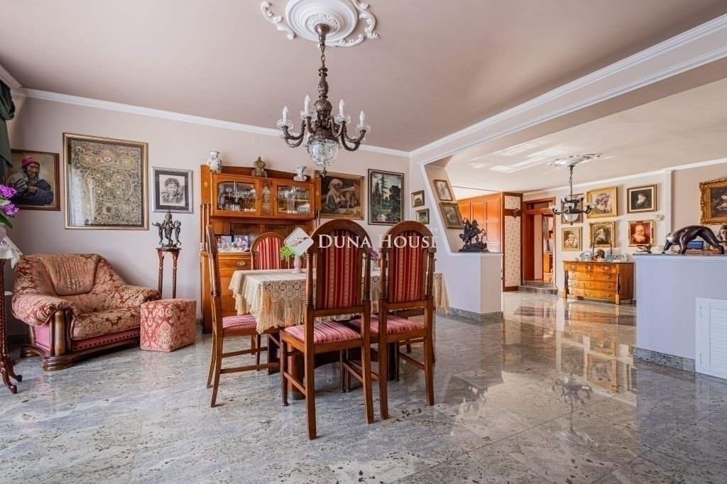 6 bed · 300m² · 550.000.000 ft