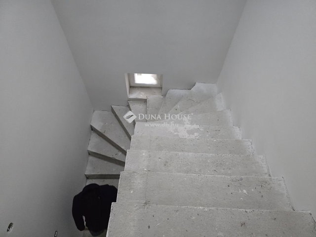 Eladó családi ház, Aranyosgadányban 98 M Ft, 7 szobás