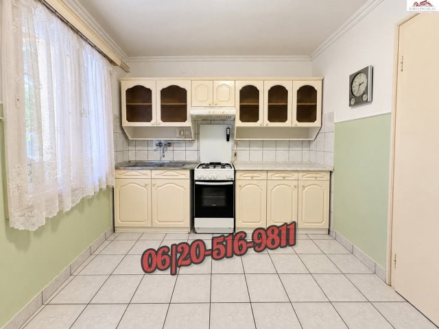 Eladó családi ház, Dunaújvárosban 79.99 M Ft, 3 szobás