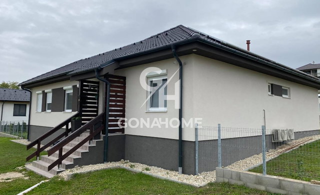 Eladó családi ház, Veszprémben 63.315 M Ft, 1+3 szobás