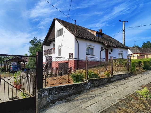 Eladó családi ház, Szekszárdon, Szőlő utcában 61 M Ft