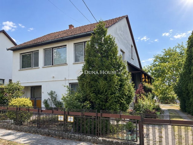 Eladó családi ház, Várdombon 49.9 M Ft, 5 szobás