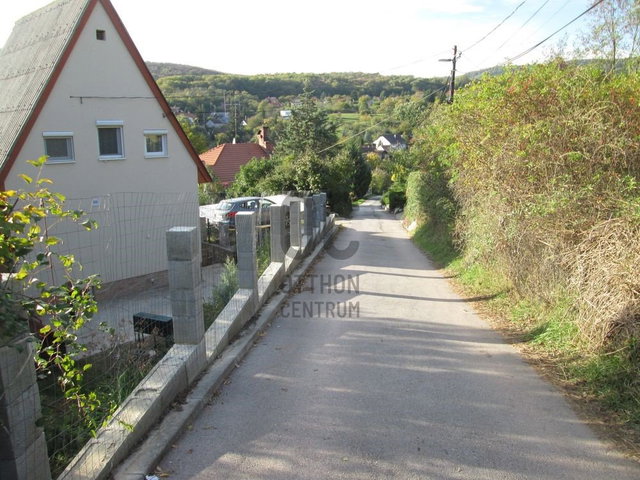 Eladó családi ház, Pécsett 106 M Ft, 6 szobás