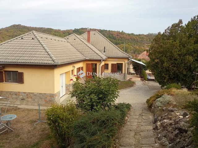 Eladó családi ház, Csabdiban 129 M Ft, 4 szobás