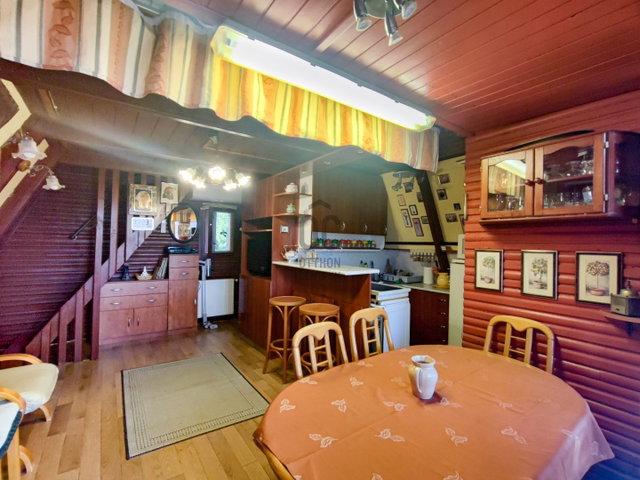Eladó nyaraló, Budakalászon 44.9 M Ft, 2 szobás