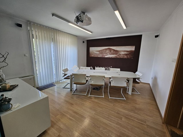 Eladó családi ház, Szentendrén 522.225 M Ft, 1 szobás