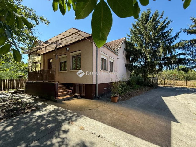 Eladó családi ház, Kecskeméten 100 M Ft, 3 szobás
