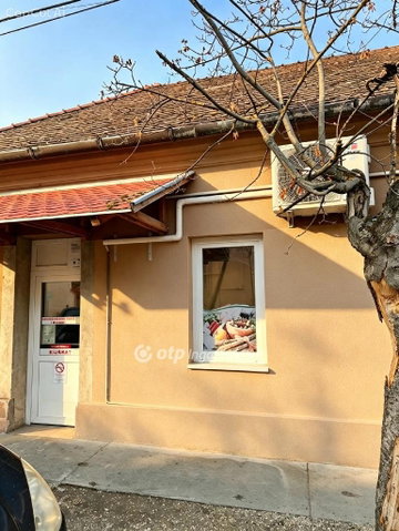 Eladó ipari ingatlan, Szabadszálláson 65 M Ft