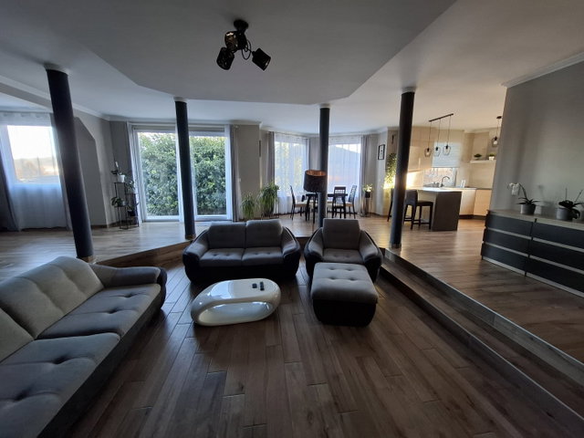 Eladó családi ház, Mendén, Péceli utcában 128 M Ft, 5 szobás