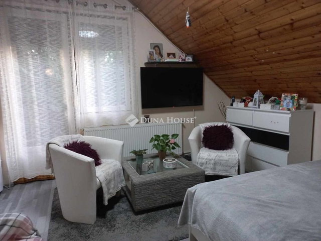 Eladó családi ház, Balatonfenyvesen 96 M Ft, 6 szobás