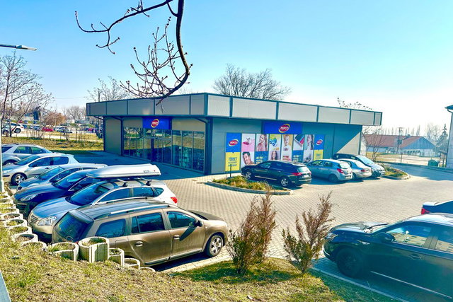 Eladó üzlethelyiség, Várpalotán 349.99 M Ft