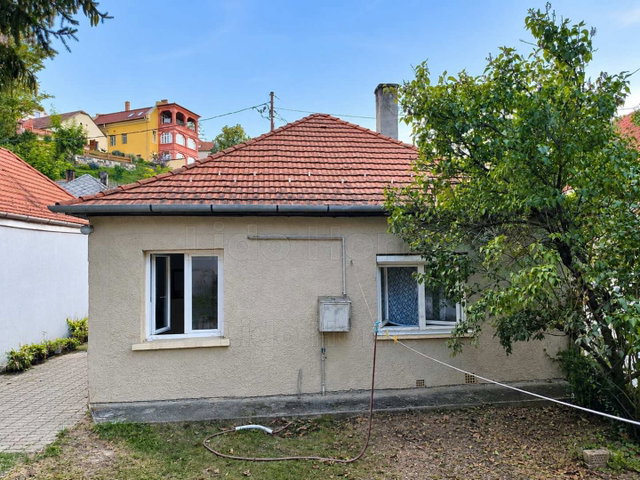 Eladó családi ház, Veszprémben 99 M Ft, 4 szobás