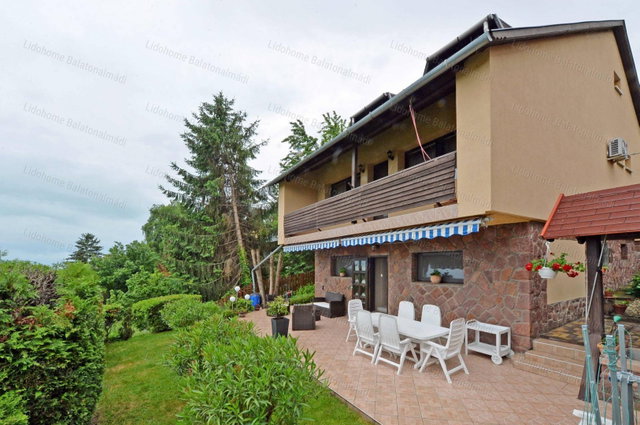Eladó nyaraló, Balatonalmádiban 250 M Ft, 7 szobás