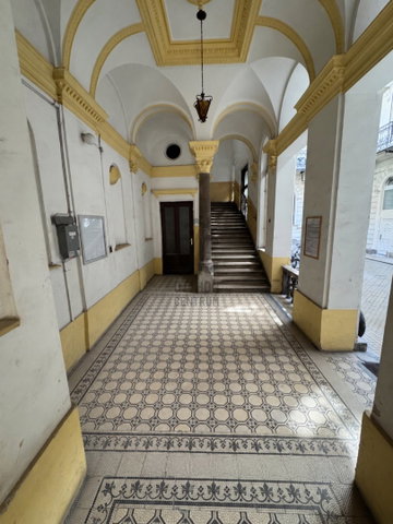 Eladó téglalakás, Budapesten, VI. kerületben 48 M Ft, 1 szobás
