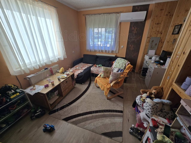 Eladó családi ház, Látrányon 99.9 M Ft, 6 szobás