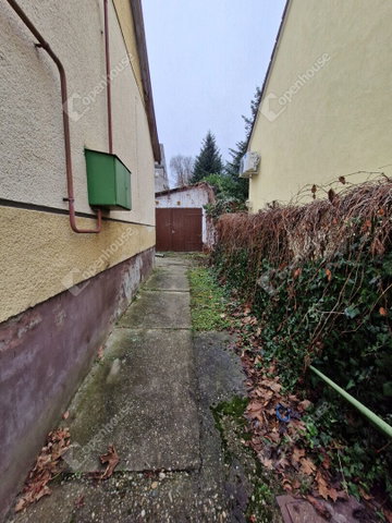 Eladó családi ház, Kaposváron 49 M Ft, 2 szobás