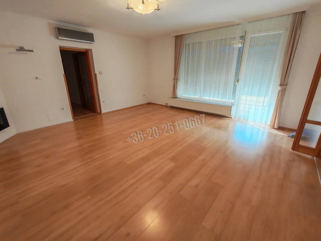 Kiadó téglalakás, albérlet, Mohácson 200 E Ft / hó, 4 szobás