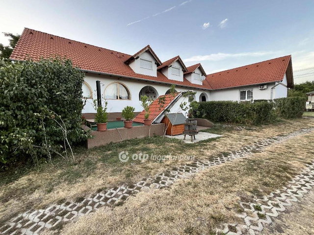 Eladó családi ház, Nagyvenyimen 149 M Ft, 7 szobás