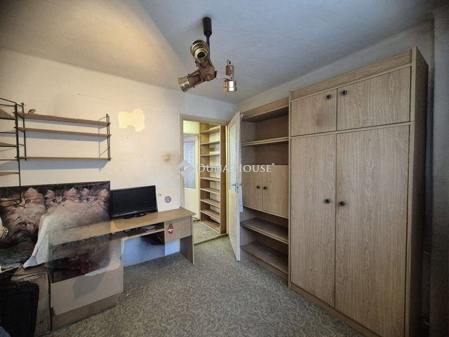 Eladó családi ház, Budapesten, III. kerületben 57.9 M Ft