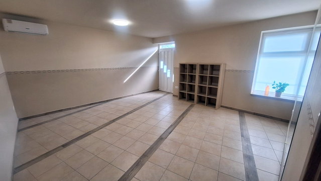 Eladó üzlethelyiség, Gödöllőn 82.9 M Ft, 3 szobás