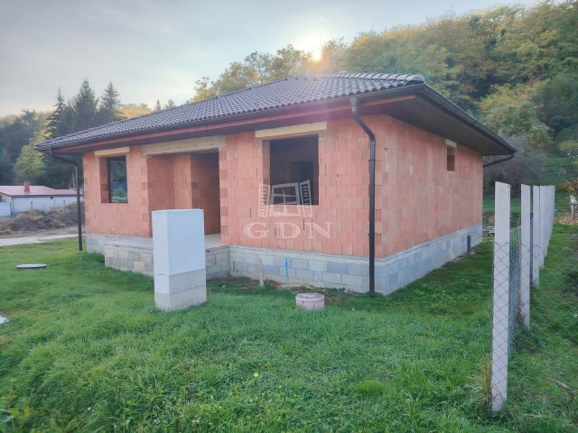 Eladó családi ház, Sárhidán 42.5 M Ft, 2 szobás