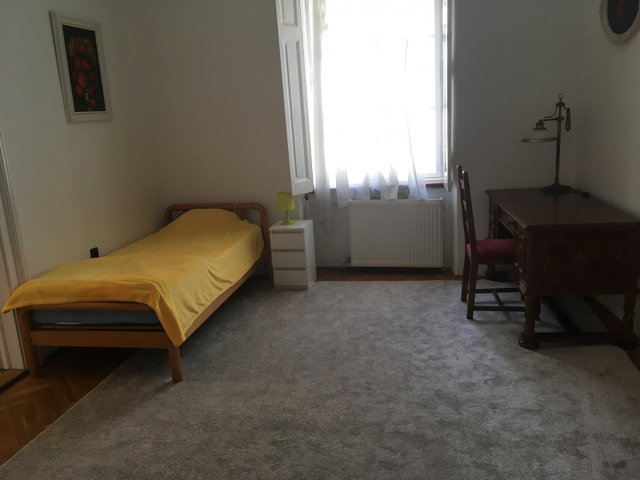Kiadó téglalakás, albérlet, Pécsett, Király utcában