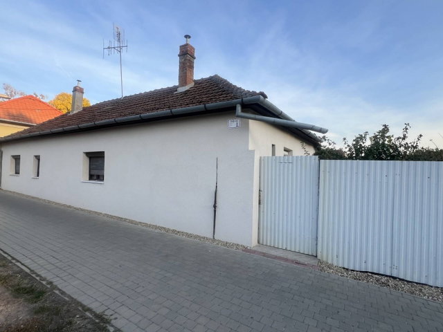 Eladó családi ház, Békésen 25 M Ft, 1+2 szobás
