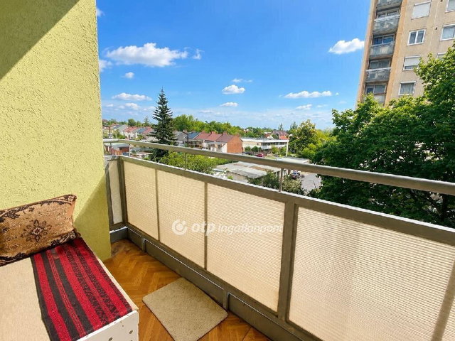 Eladó panellakás, Debrecenben 50 M Ft, 2 szobás