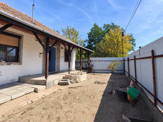 Eladó családi ház, Pusztavacson 34.8 M Ft, 3+1 szobás