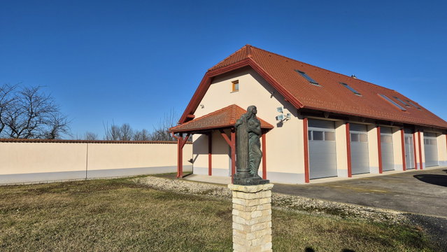 Eladó ipari ingatlan, Csényén 350 M Ft / költözzbe.hu