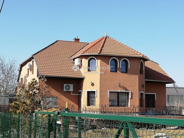 Eladó családi ház, Miskolcon 140 M Ft, 10 szobás