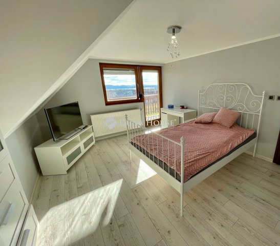 Eladó családi ház, Balatonfüreden 174.5 M Ft, 5 szobás