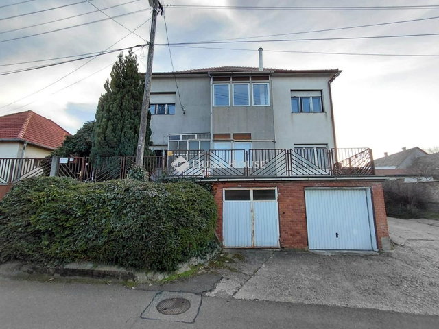 Eladó családi ház, Pakson 68 M Ft, 6 szobás