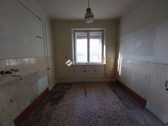 Eladó ikerház, Szegeden 45 M Ft, 2 szobás / költözzbe.hu