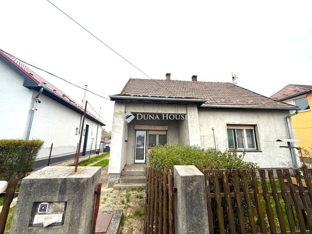 Eladó családi ház, Szigetszentmiklóson 75 M Ft, 3 szobás