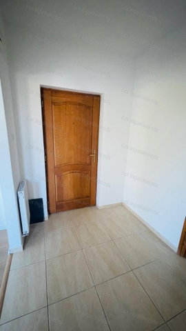 Kiadó téglalakás, albérlet, Komáromban 256 E Ft / hó, 4 szobás